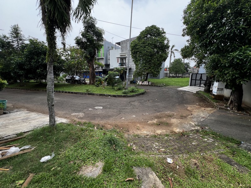 Tanah di Anggrek Loka, 2.3 - Harga Miring 