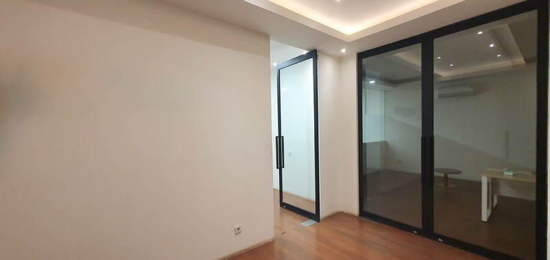 Ruko Gandeng baru bangun ulang di Boulevard Raya, Kelapa Gading.