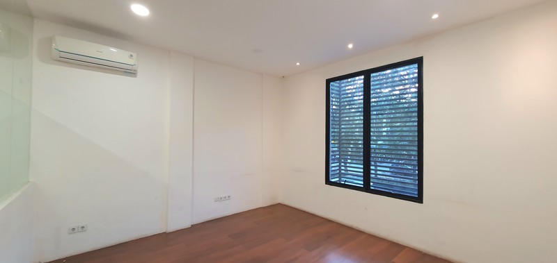 Ruko Gandeng baru bangun ulang di Boulevard Raya, Kelapa Gading.