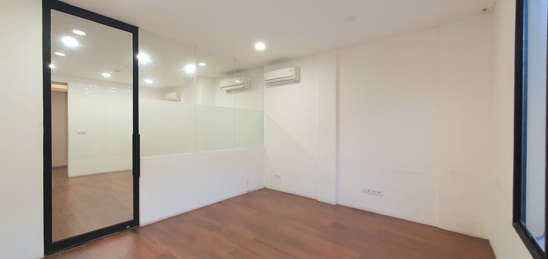 Ruko Gandeng baru bangun ulang di Boulevard Raya, Kelapa Gading.