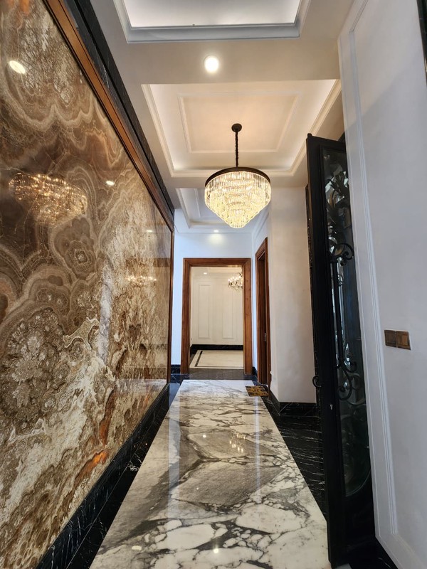 Dijual  rumah  bagus di  pondok  indah, rumah baru 3,5Lantai, ada pool, lift dan  roftop 