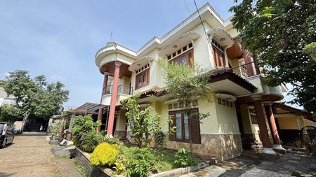 Rumah Luas 2.5  Lantai Semi Furnished di Permata Puri II Cimanggis Depok 