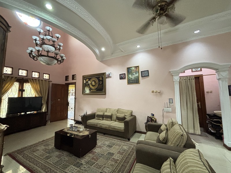 Rumah Luas 2.5  Lantai Semi Furnished di Permata Puri II Cimanggis Depok 