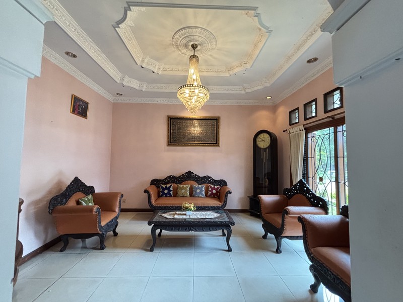 Rumah Luas 2.5  Lantai Semi Furnished di Permata Puri II Cimanggis Depok 