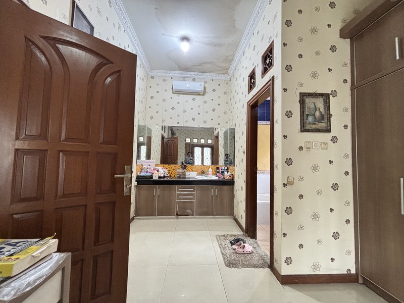 Rumah Luas 2.5  Lantai Semi Furnished di Permata Puri II Cimanggis Depok 