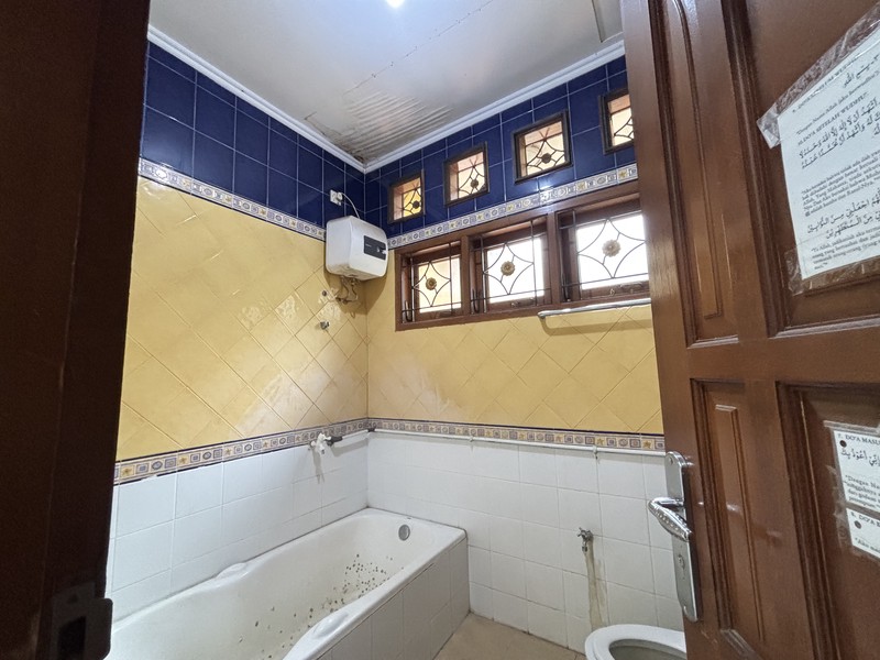 Rumah Luas 2.5  Lantai Semi Furnished di Permata Puri II Cimanggis Depok 