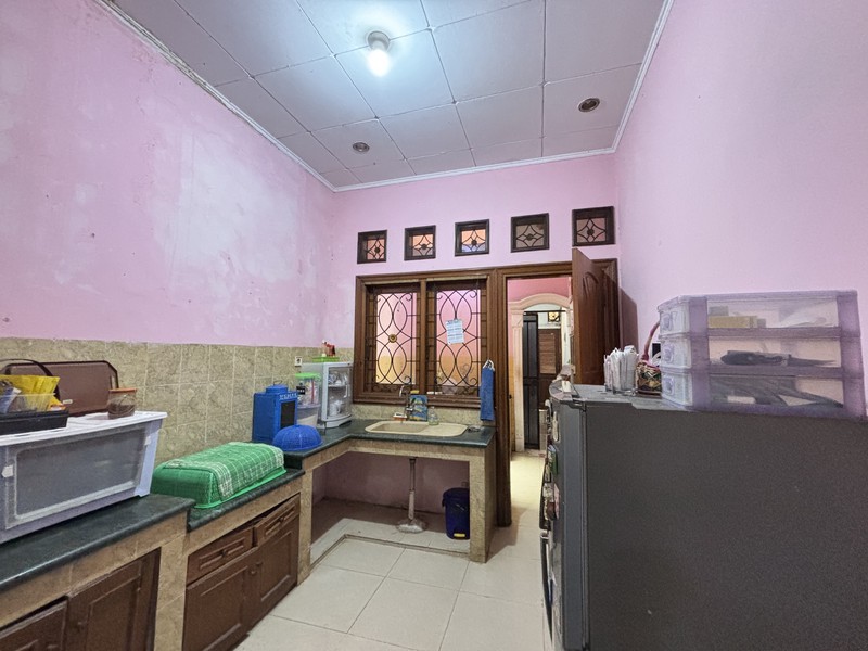 Rumah Luas 2.5  Lantai Semi Furnished di Permata Puri II Cimanggis Depok 