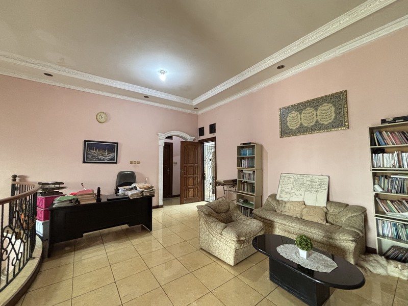 Rumah Luas 2.5  Lantai Semi Furnished di Permata Puri II Cimanggis Depok 