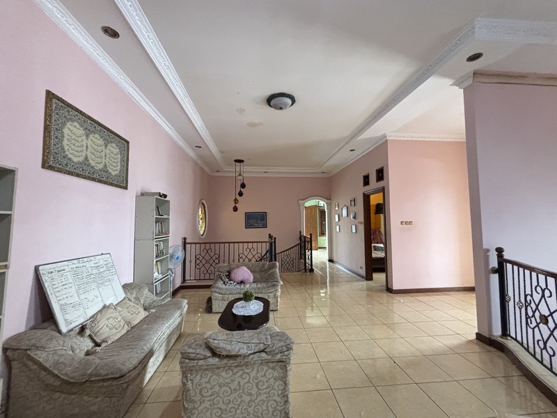 Rumah Luas 2.5  Lantai Semi Furnished di Permata Puri II Cimanggis Depok 