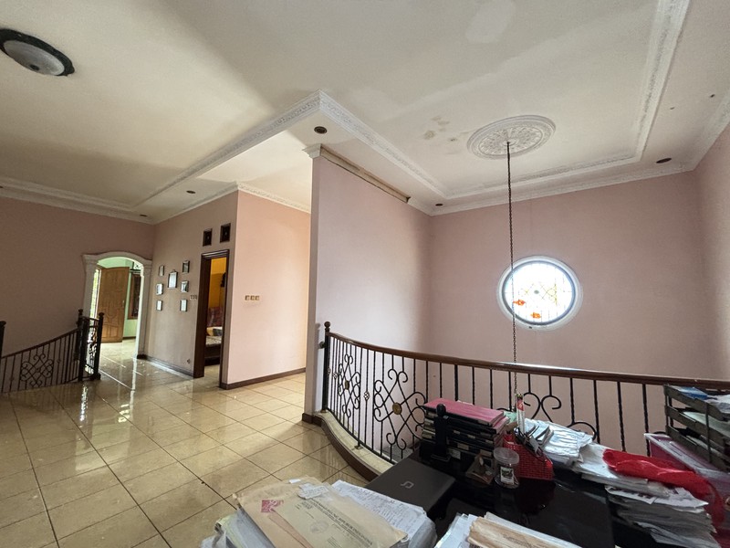 Rumah Luas 2.5  Lantai Semi Furnished di Permata Puri II Cimanggis Depok 