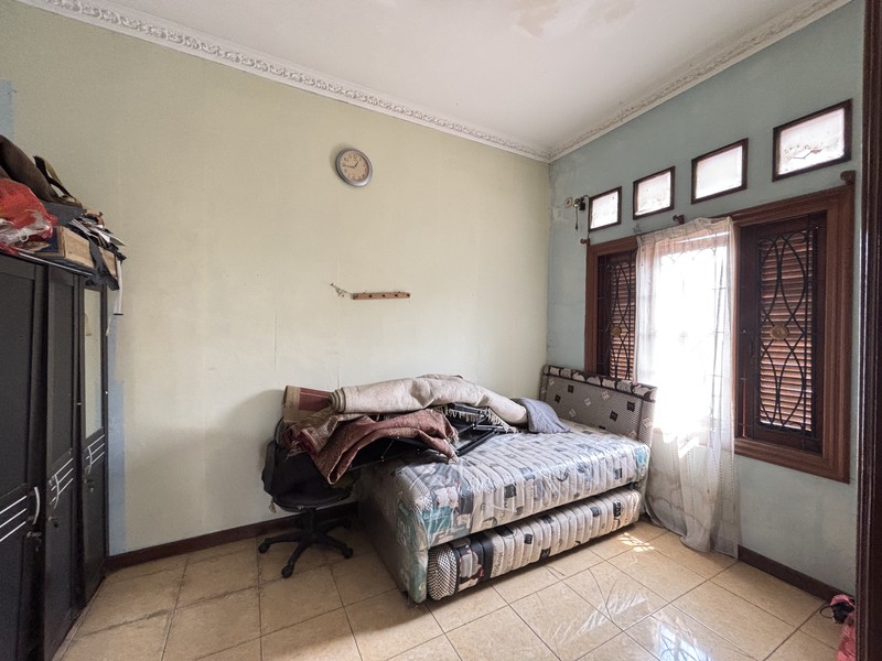 Rumah Luas 2.5  Lantai Semi Furnished di Permata Puri II Cimanggis Depok 