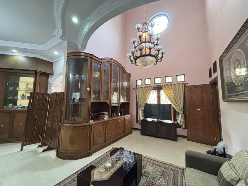 Rumah Luas 2.5  Lantai Semi Furnished di Permata Puri II Cimanggis Depok 