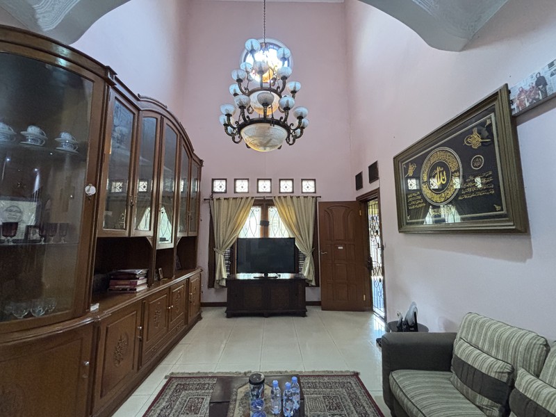 Rumah Luas 2.5  Lantai Semi Furnished di Permata Puri II Cimanggis Depok 