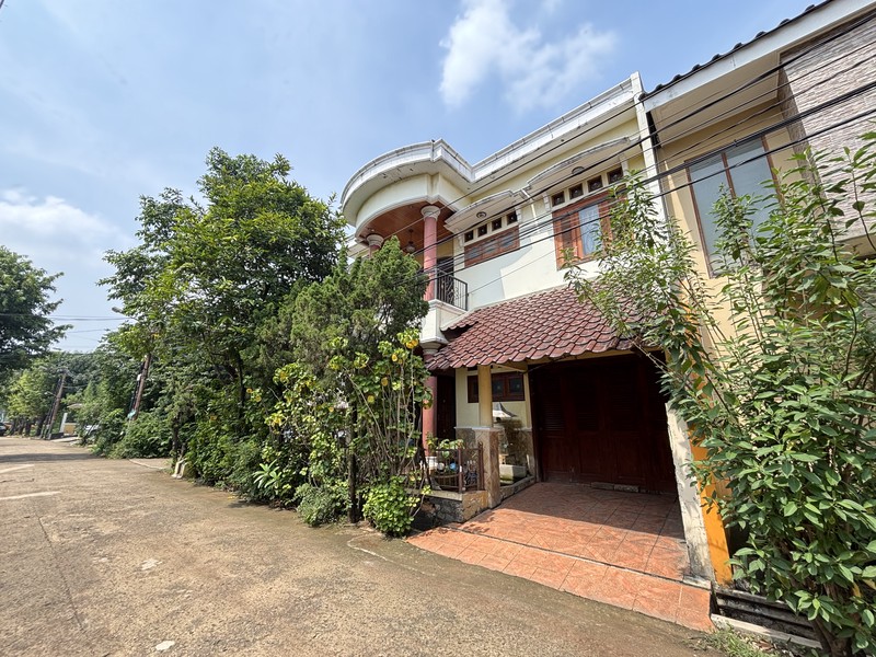 Rumah Luas 2.5  Lantai Semi Furnished di Permata Puri II Cimanggis Depok 