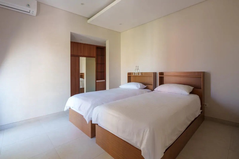 Freehold - Elegant 3-Bedroom Freehold Villa in Kerobokan, Bali