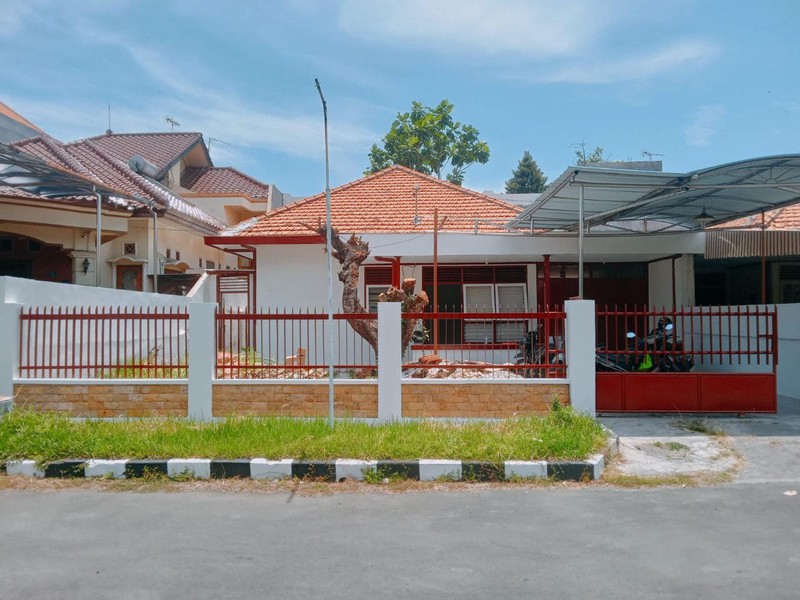 Rumah Strategis di Surabaya Timur Jalan Manyar Airdas - Mulyorejo