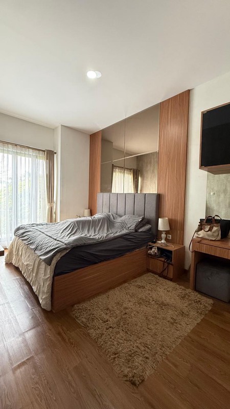 Rumah Cantik Full Furnished 2 Lantai Siap Huni di Bintaro Jaya KT 4 KM 3 Dalam Cluster
