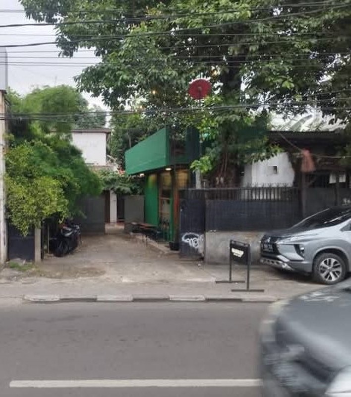 Di Bawah NJOP: Rumah Tinggal dan Warung Kopi Satu Setengah Lantai di Pinggir Jalan Ramai, Bintaro Permai, Pesanggrahan