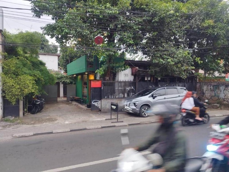 Di Bawah NJOP: Rumah Tinggal dan Warung Kopi Satu Setengah Lantai di Pinggir Jalan Ramai, Bintaro Permai, Pesanggrahan