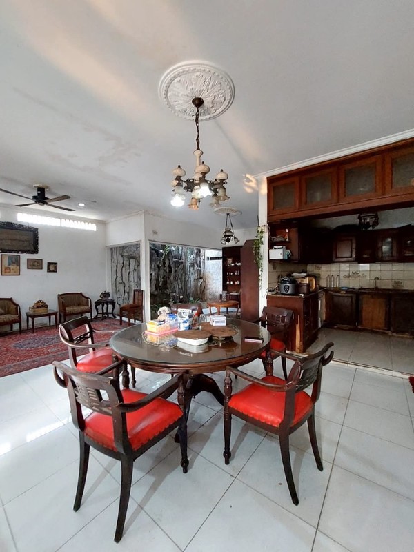 Di Bawah NJOP: Rumah Tinggal dan Warung Kopi Satu Setengah Lantai di Pinggir Jalan Ramai, Bintaro Permai, Pesanggrahan