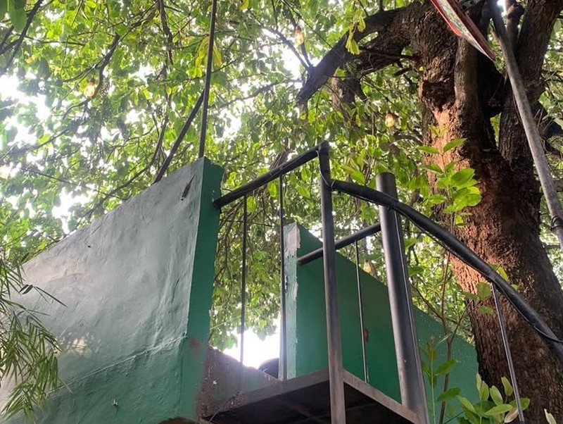 Di Bawah NJOP: Rumah Tinggal dan Warung Kopi Satu Setengah Lantai di Pinggir Jalan Ramai, Bintaro Permai, Pesanggrahan