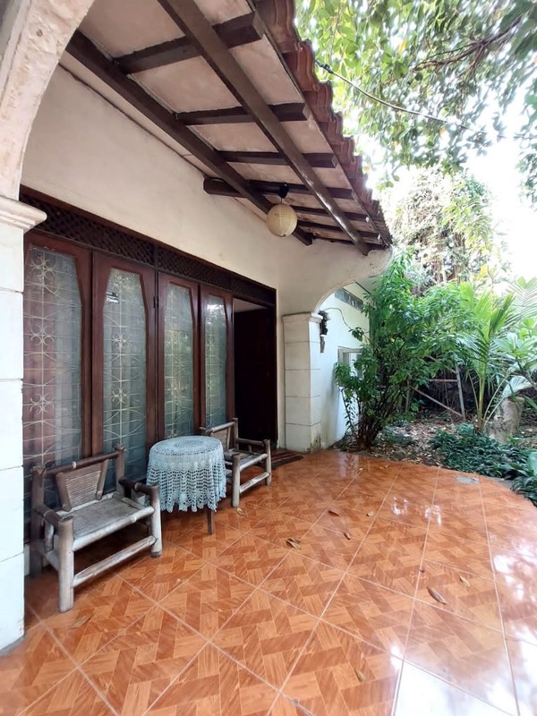 Di Bawah NJOP: Rumah Tinggal dan Warung Kopi Satu Setengah Lantai di Pinggir Jalan Ramai, Bintaro Permai, Pesanggrahan