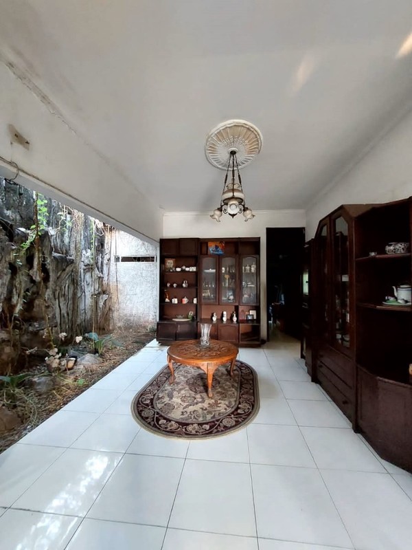 Di Bawah NJOP: Rumah Tinggal dan Warung Kopi Satu Setengah Lantai di Pinggir Jalan Ramai, Bintaro Permai, Pesanggrahan