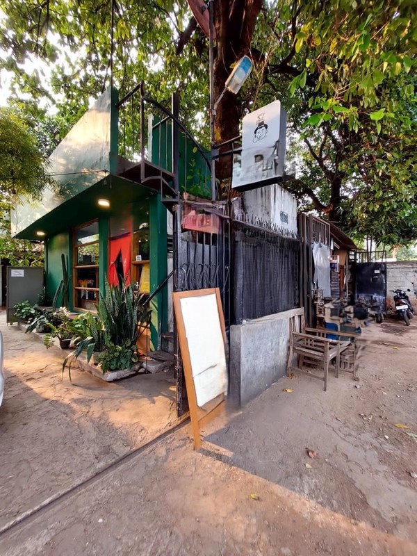 Di Bawah NJOP: Rumah Tinggal dan Warung Kopi Satu Setengah Lantai di Pinggir Jalan Ramai, Bintaro Permai, Pesanggrahan