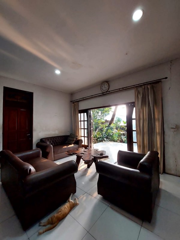 Di Bawah NJOP: Rumah Tinggal dan Warung Kopi Satu Setengah Lantai di Pinggir Jalan Ramai, Bintaro Permai, Pesanggrahan