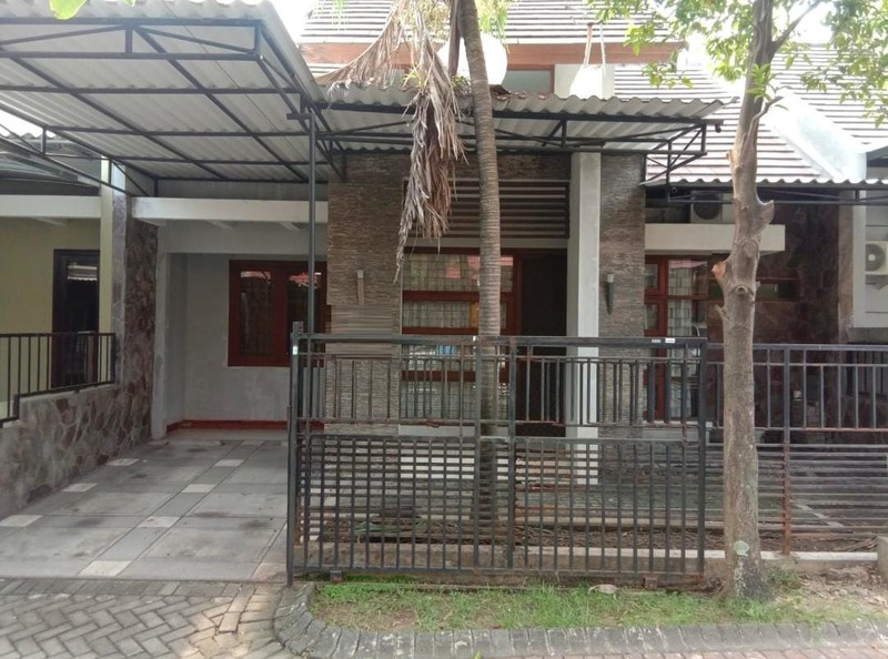 Dijual Rumah Siap Huni di Taman Puspa Raya Citraland Surabaya