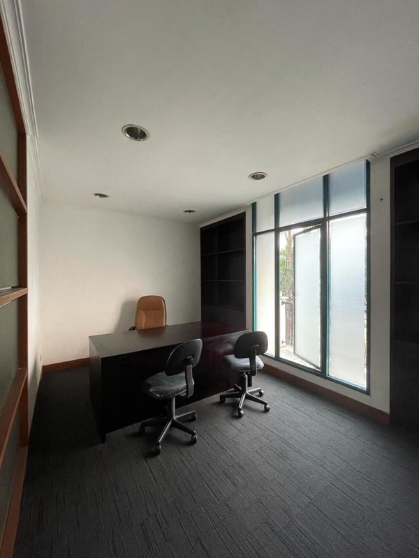 Ruko 3½ Lantai Siap Pakai Lokasi Strategis Pinggir Jalan Raya @Pondok Indah, Jakarta Selatan