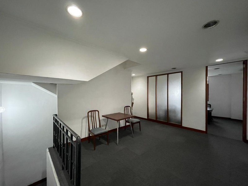 Ruko 3½ Lantai Siap Pakai Lokasi Strategis Pinggir Jalan Raya @Pondok Indah, Jakarta Selatan