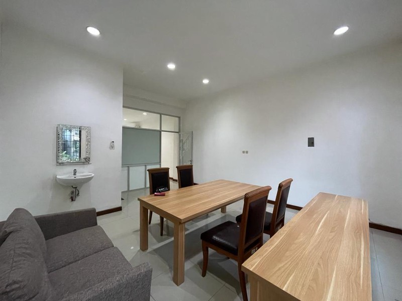 Ruko 3½ Lantai Siap Pakai Lokasi Strategis Pinggir Jalan Raya @Pondok Indah, Jakarta Selatan