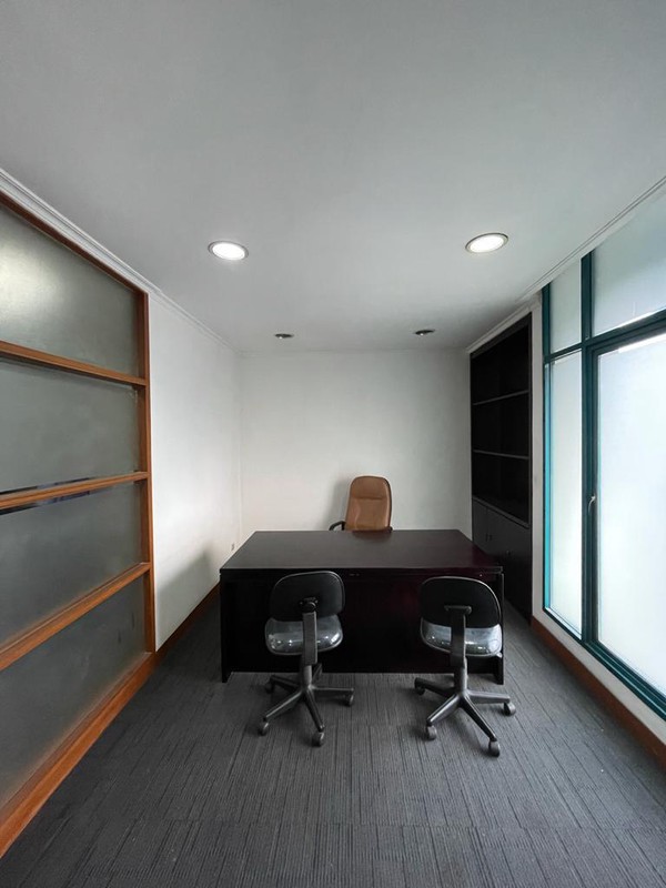 Ruko 3½ Lantai Siap Pakai Lokasi Strategis Pinggir Jalan Raya @Pondok Indah, Jakarta Selatan