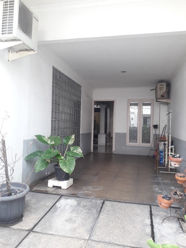 Rumah 2 Lantai, Bagus, Siap huni, lokasi strategis di Bintaro