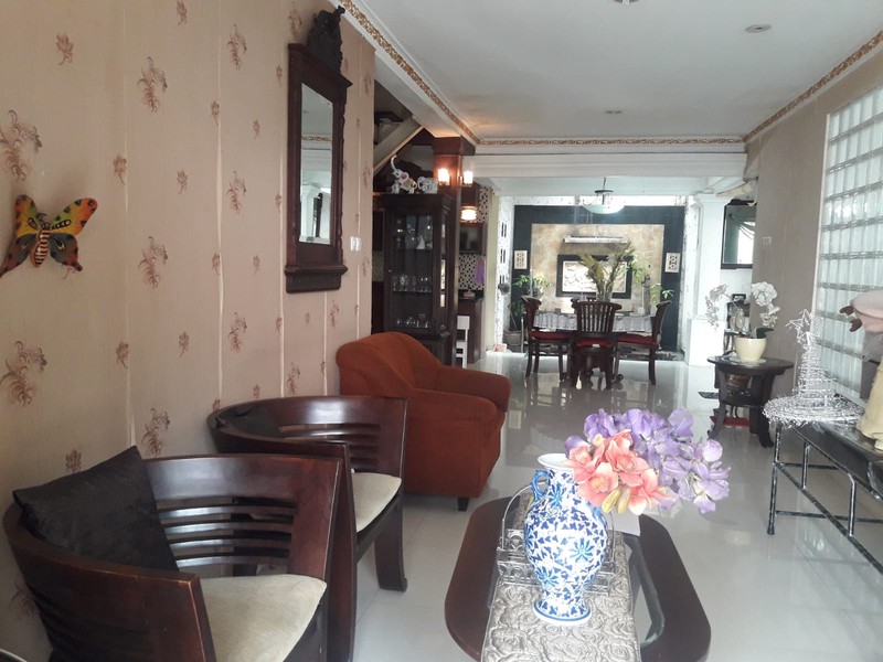 Rumah 2 Lantai, Bagus, Siap huni, lokasi strategis di Bintaro