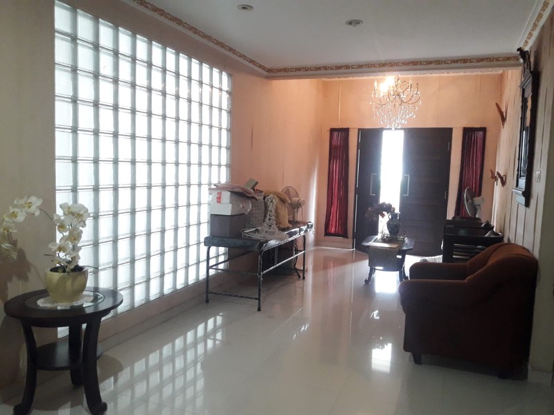 Rumah 2 Lantai, Bagus, Siap huni, lokasi strategis di Bintaro