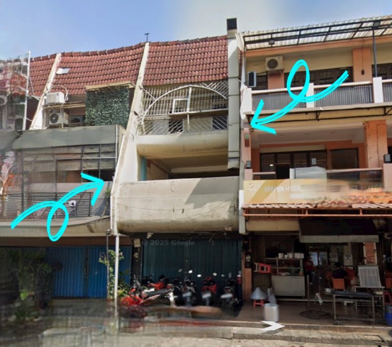 Ruko Boulevard Raya, Kelapa Gading. Di salah satu pusat makanan Kelapa Gading yang tetap terkenal dan selalu dicari pengusaha kuliner