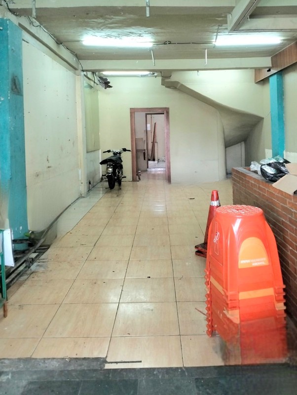 Ruko Boulevard Raya, Kelapa Gading. Di salah satu pusat makanan Kelapa Gading yang tetap terkenal dan selalu dicari pengusaha kuliner