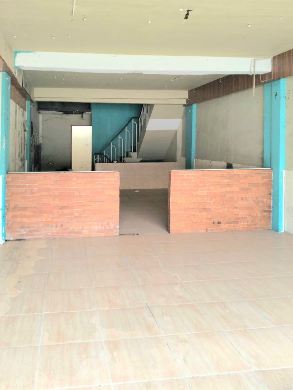 Ruko Boulevard Raya, Kelapa Gading. Di salah satu pusat makanan Kelapa Gading yang tetap terkenal dan selalu dicari pengusaha kuliner