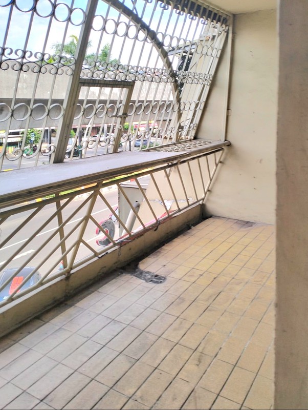 Ruko Boulevard Raya, Kelapa Gading. Di salah satu pusat makanan Kelapa Gading yang tetap terkenal dan selalu dicari pengusaha kuliner