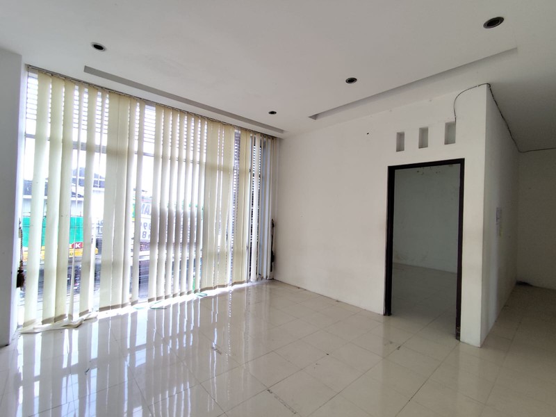Disewakan Bangunan Komersil 2.5 Lantai di Sorosutan, Umbulharjo, Yogyakarta 