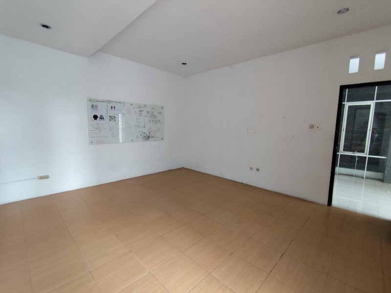 Disewakan Bangunan Komersil 2.5 Lantai di Sorosutan, Umbulharjo, Yogyakarta 