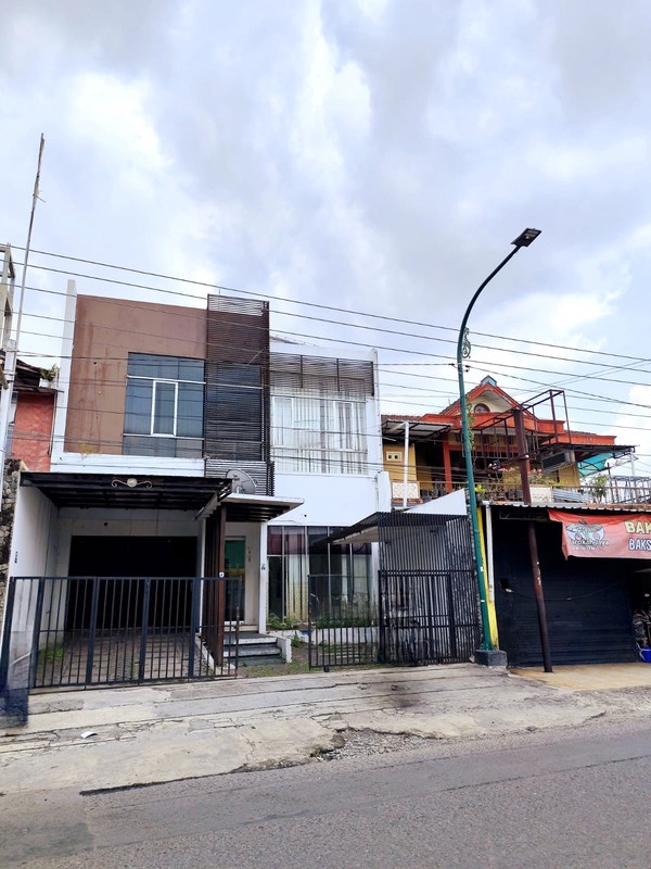 Disewakan Bangunan Komersil 2.5 Lantai di Sorosutan, Umbulharjo, Yogyakarta 
