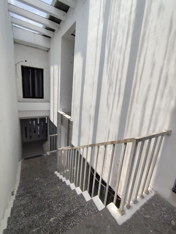 Disewakan Bangunan Komersil 2.5 Lantai di Sorosutan, Umbulharjo, Yogyakarta 