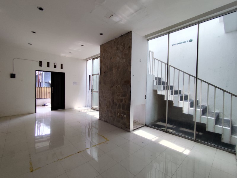 Disewakan Bangunan Komersil 2.5 Lantai di Sorosutan, Umbulharjo, Yogyakarta 