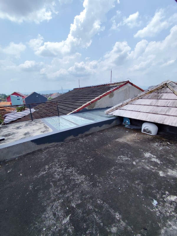 Disewakan Bangunan Komersil 2.5 Lantai di Sorosutan, Umbulharjo, Yogyakarta 