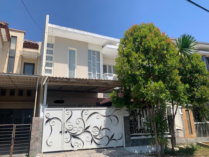 Dijual Rumah Araya 2 Galaxy Bumi Permai Surabaya Timur - Row Jalan LEBAR 3 Mobil - Siap Huni 