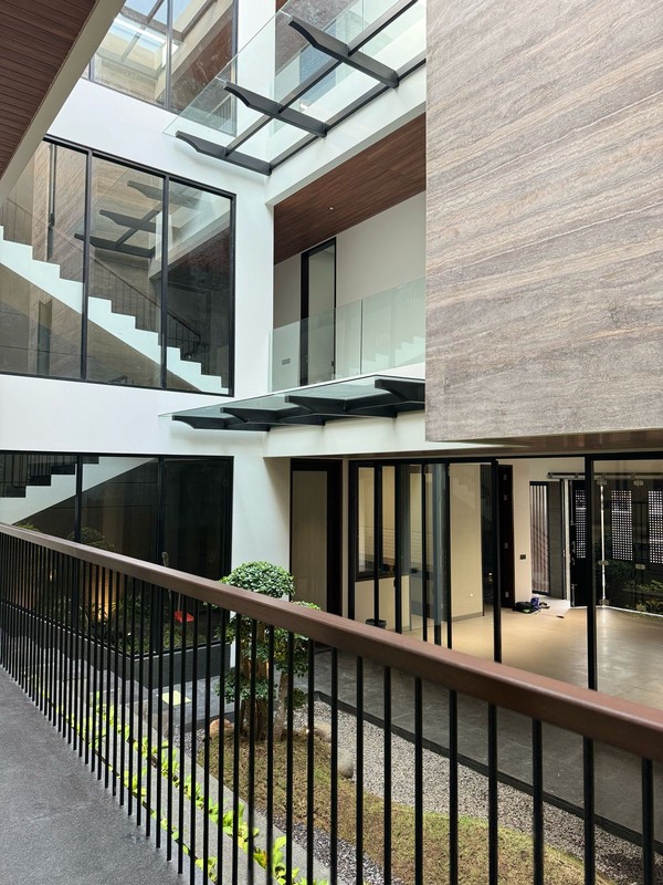 DIJUAL RUMAH MEWAH MODERN BARU GRESS BUKIT GOLF INTERNATIONAL CITRALAND SURABAYA