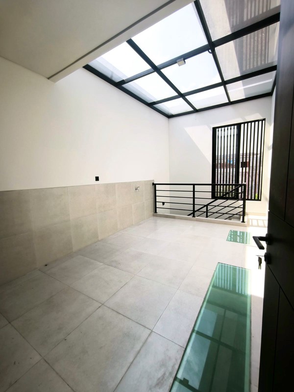 DIJUAL RUMAH MEWAH MODERN BARU GRESS BUKIT GOLF INTERNATIONAL CITRALAND SURABAYA